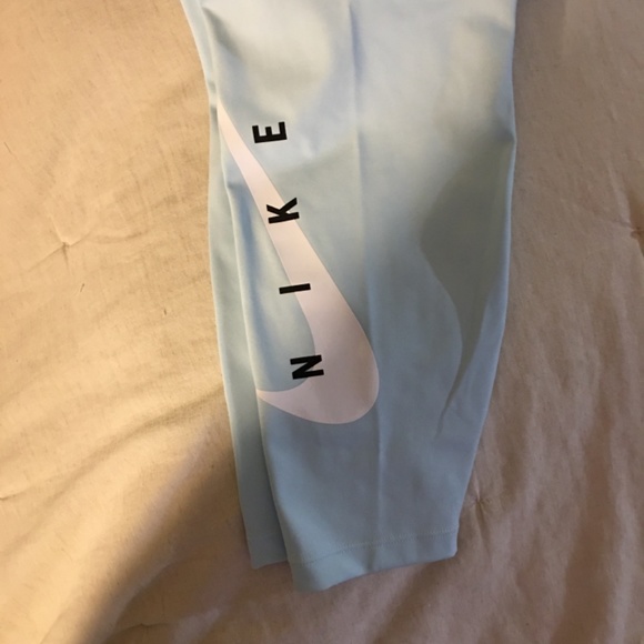 NWT Nike Dri Fit Tight Fit - Mid Rise 7/8 length - Picture 3 of 6